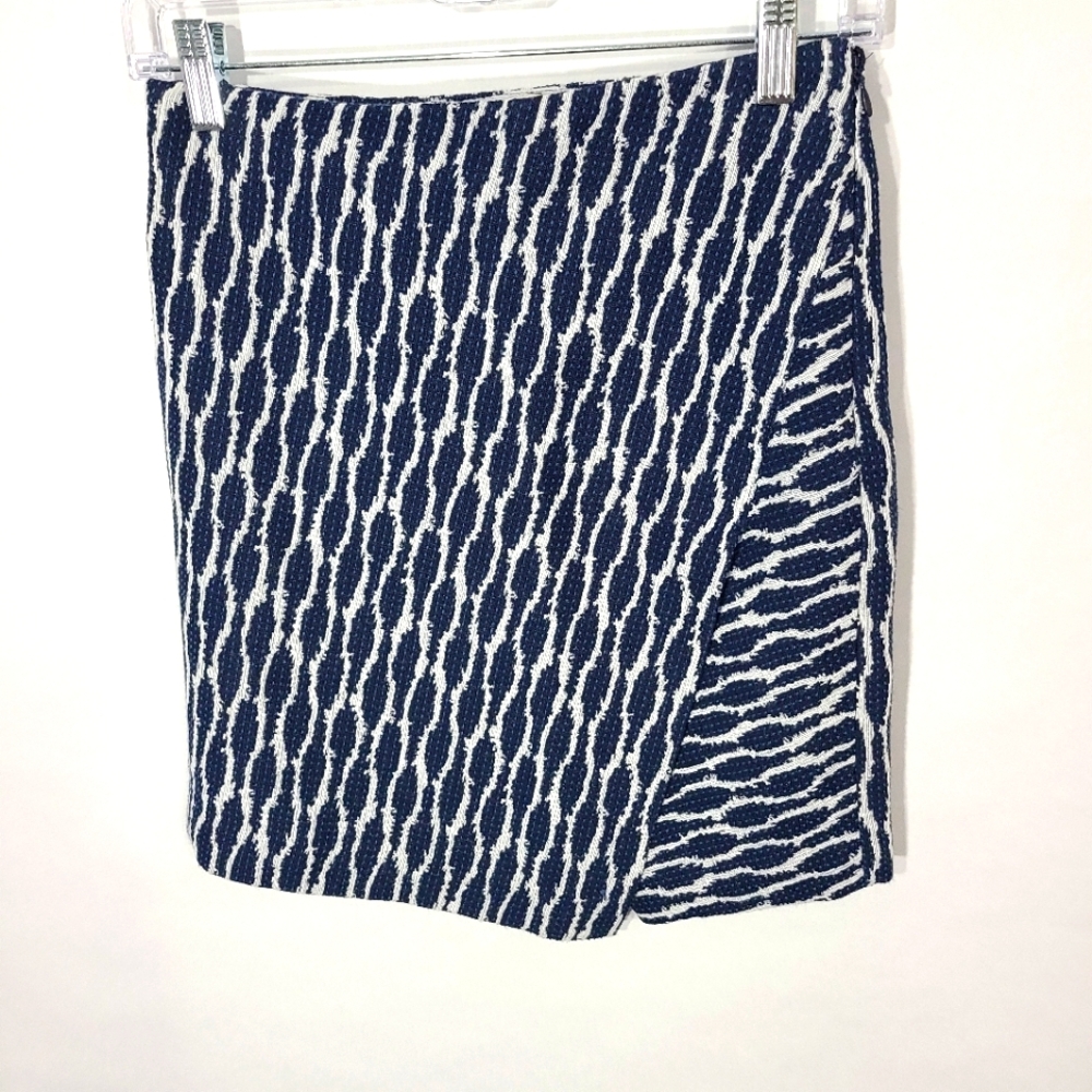 Ann Taylor Loft Petites Women's Size 00P Asymmetrical Wrap Skirt‎ Navy and White